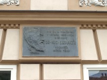 Pamětní deska na Sedláčkově domě